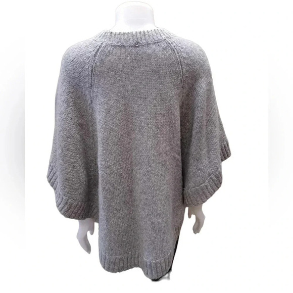 Michael Kors Wool Blend Grey Shimmery Poncho Size Large - Picture 4 of 12
